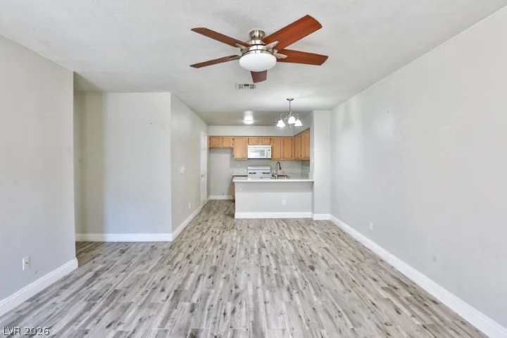2136 Bavington, Las Vegas, NV 89108