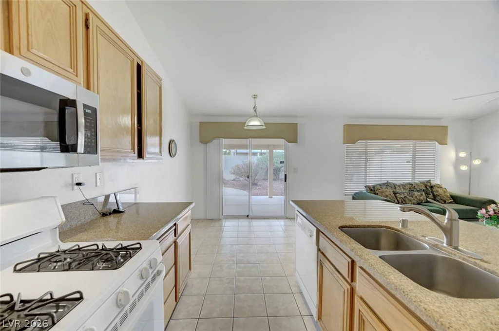 6073 Shadow Oak, North Las Vegas, NV 89031