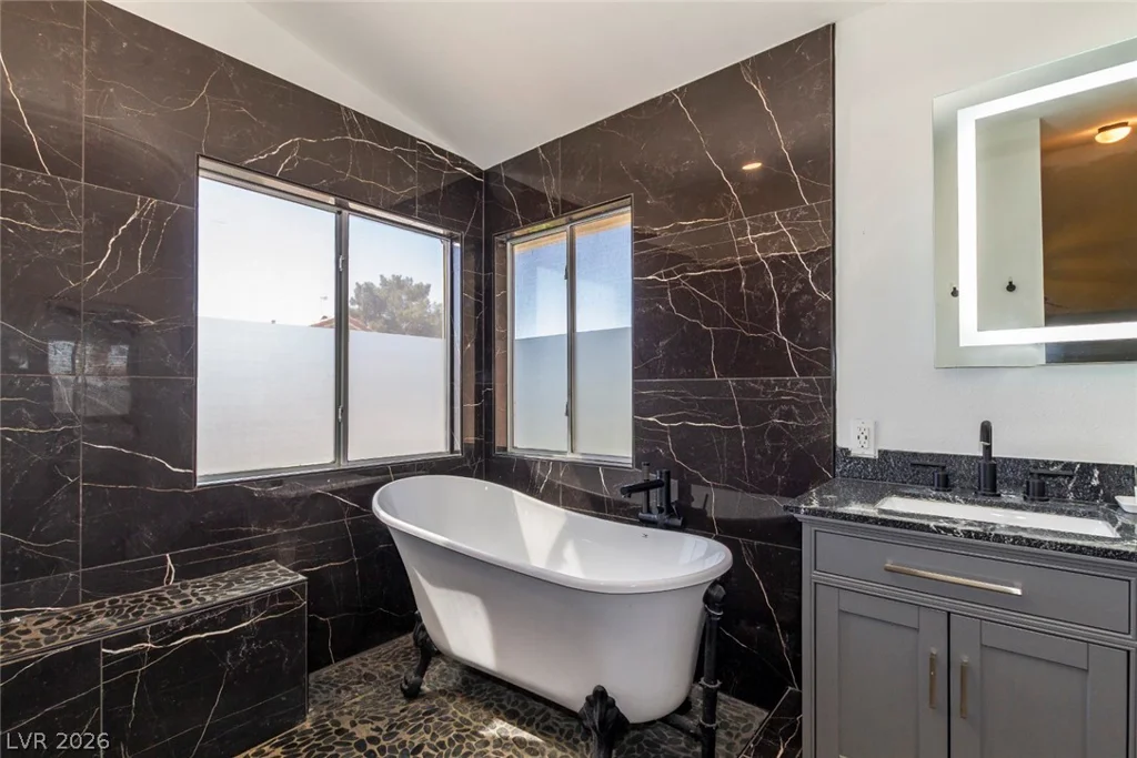 5525 Red Bluff, Las Vegas, NV 89130