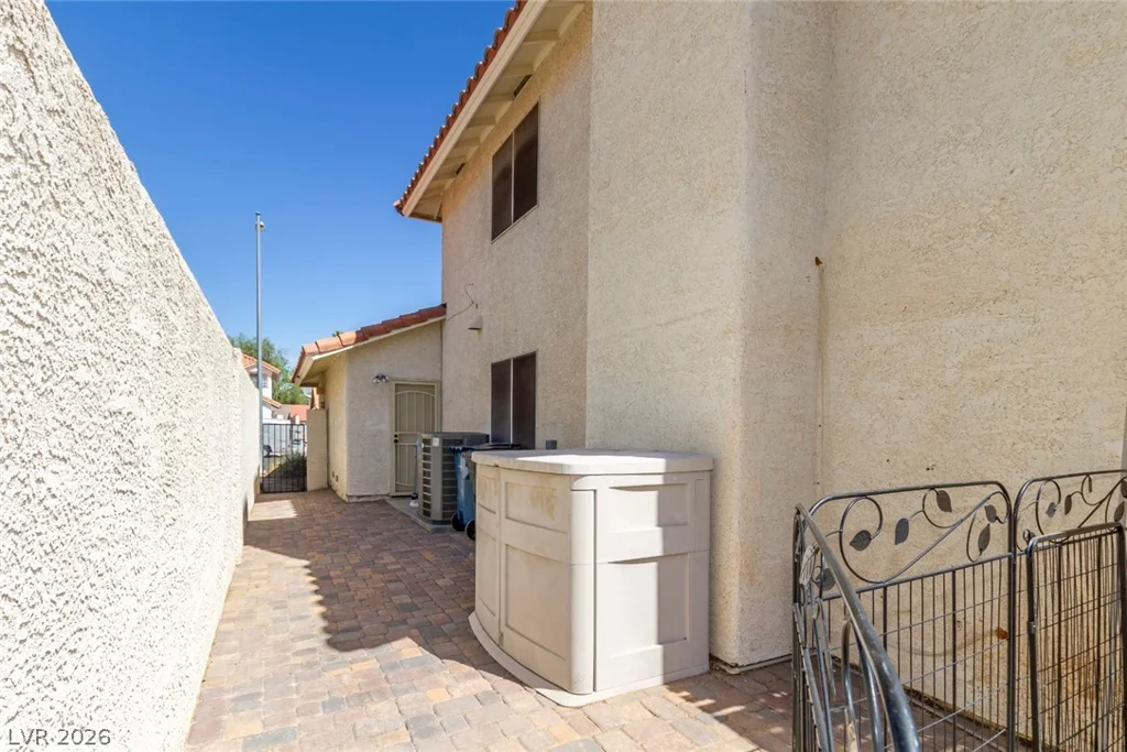 5525 Red Bluff, Las Vegas, NV 89130
