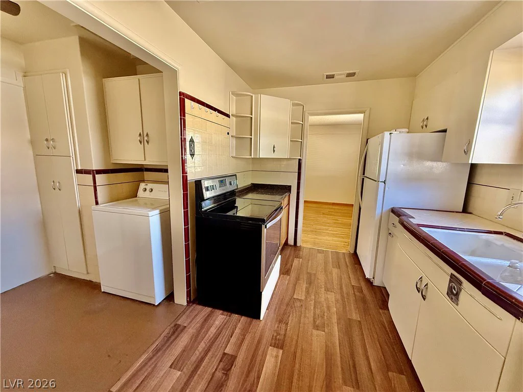 1133 Darmak, Las Vegas, NV 89102