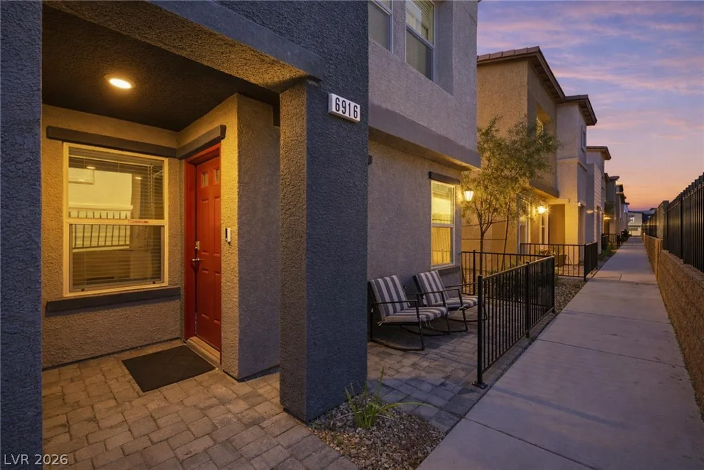6916 Stratham Hill, Las Vegas, NV 89166