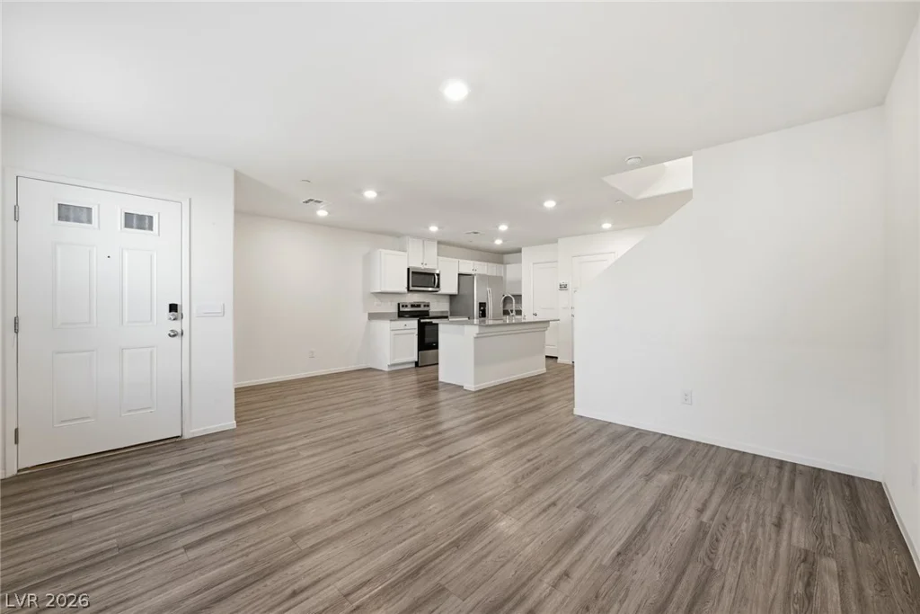 6916 Stratham Hill, Las Vegas, NV 89166