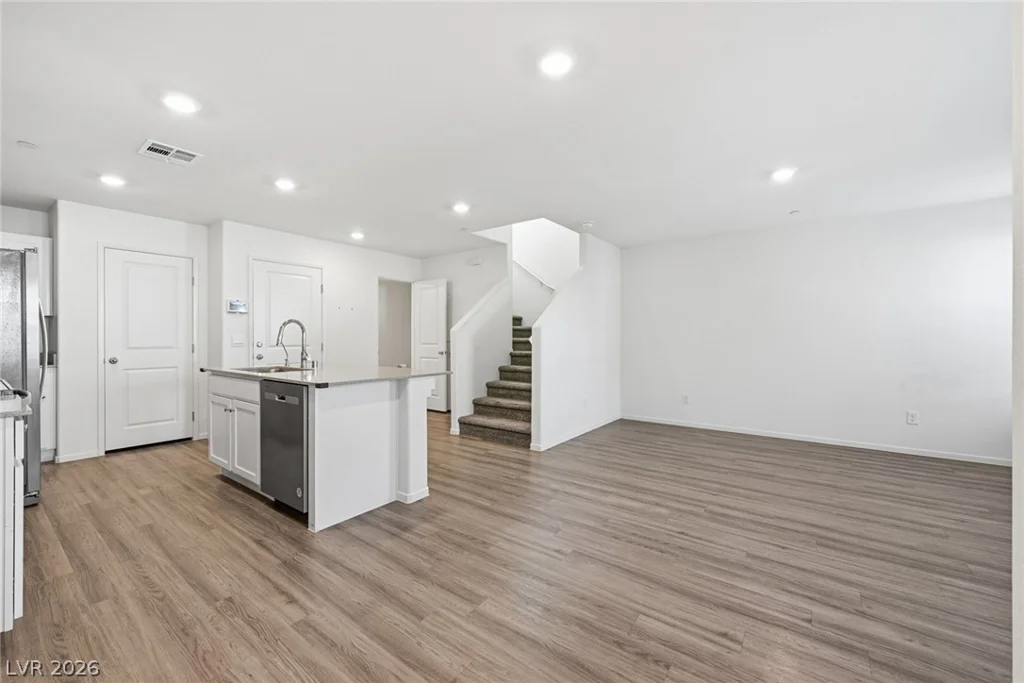 6916 Stratham Hill, Las Vegas, NV 89166