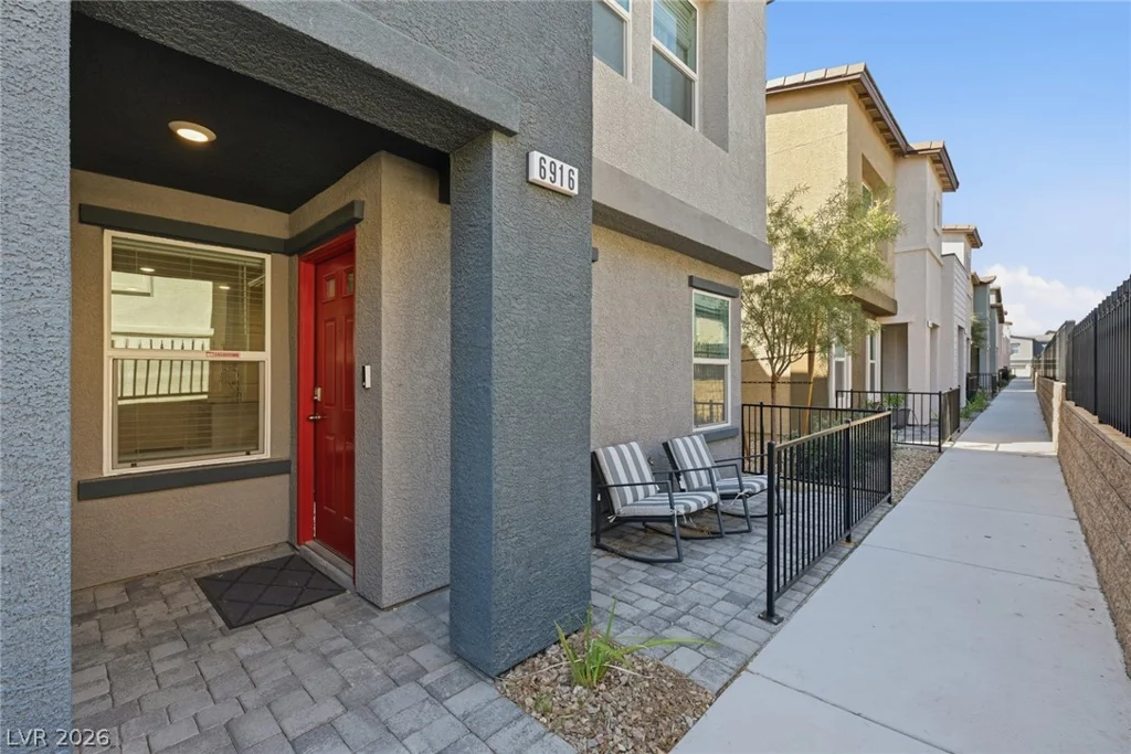 6916 Stratham Hill, Las Vegas, NV 89166