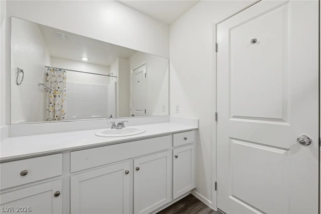 6916 Stratham Hill, Las Vegas, NV 89166