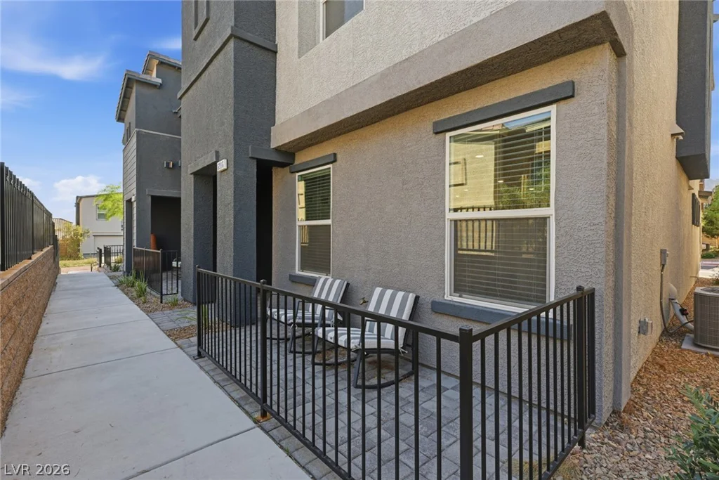 6916 Stratham Hill, Las Vegas, NV 89166