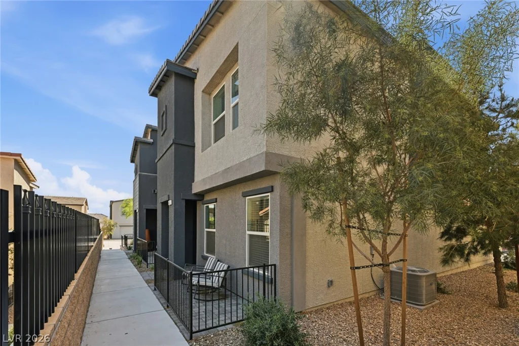 6916 Stratham Hill, Las Vegas, NV 89166