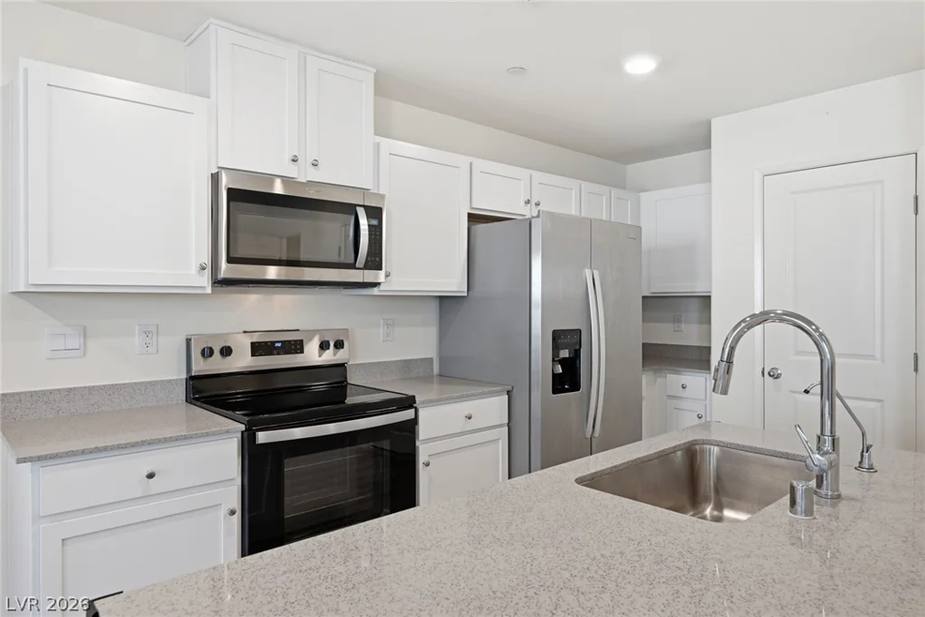 6916 Stratham Hill, Las Vegas, NV 89166