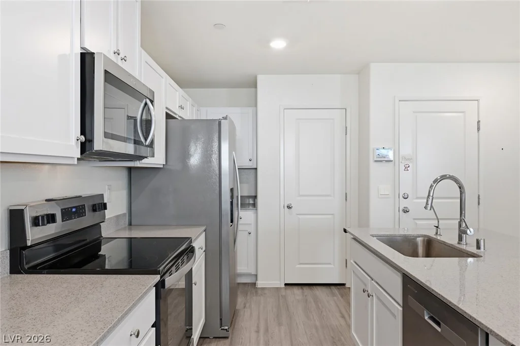 6916 Stratham Hill, Las Vegas, NV 89166