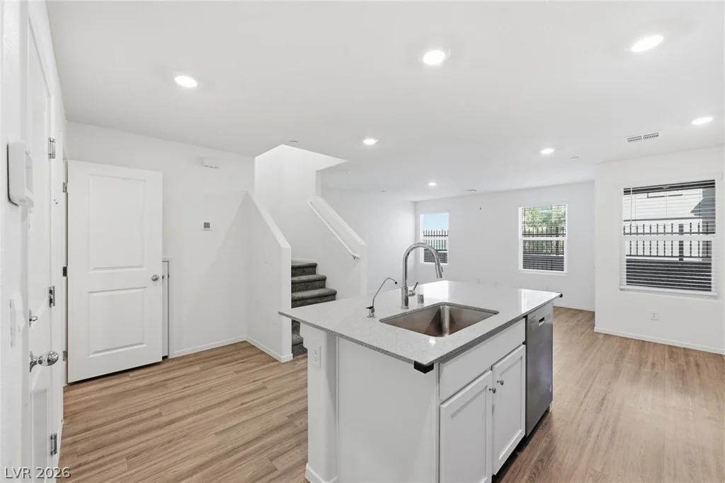 6916 Stratham Hill, Las Vegas, NV 89166