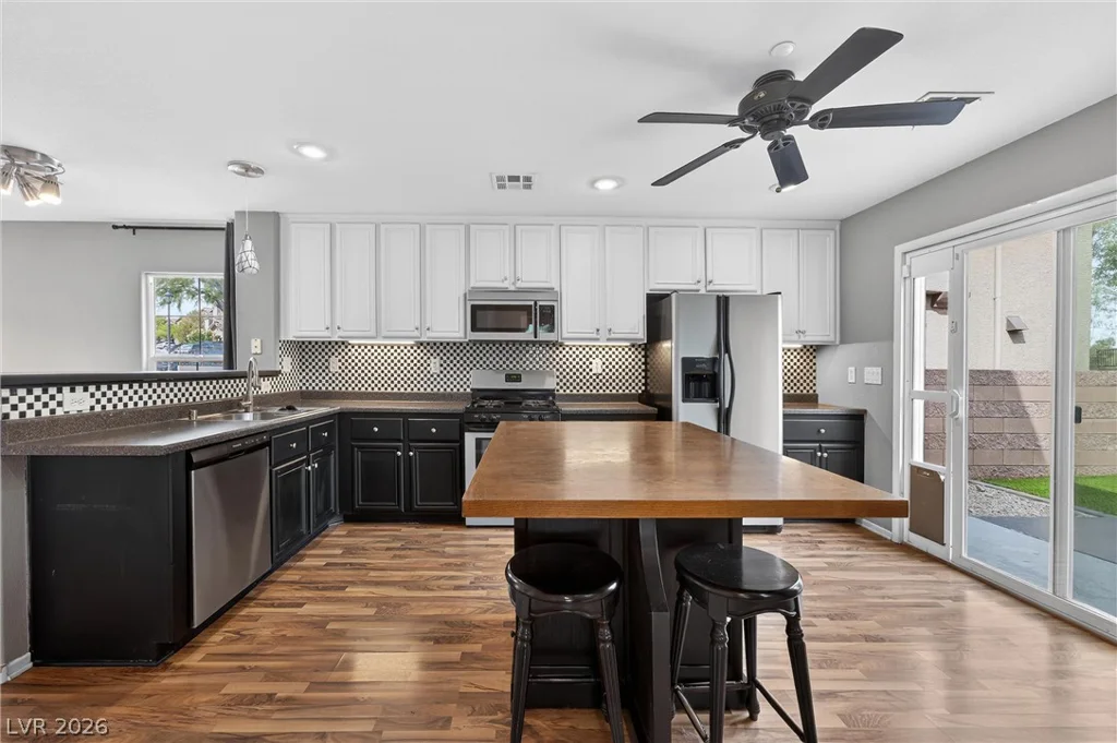 1176 Paradise Desert, Henderson, NV 89002
