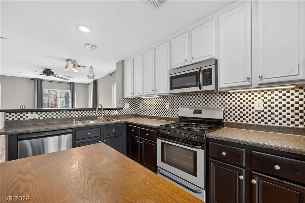 1176 Paradise Desert, Henderson, NV 89002