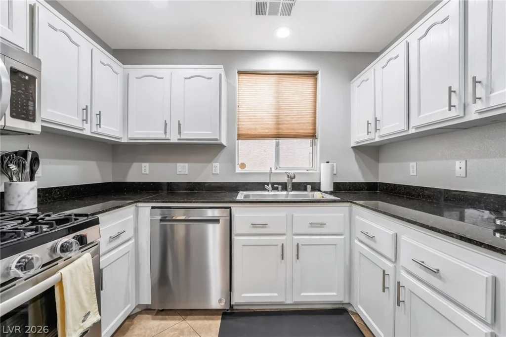 7264 Larix, Las Vegas, NV 89113