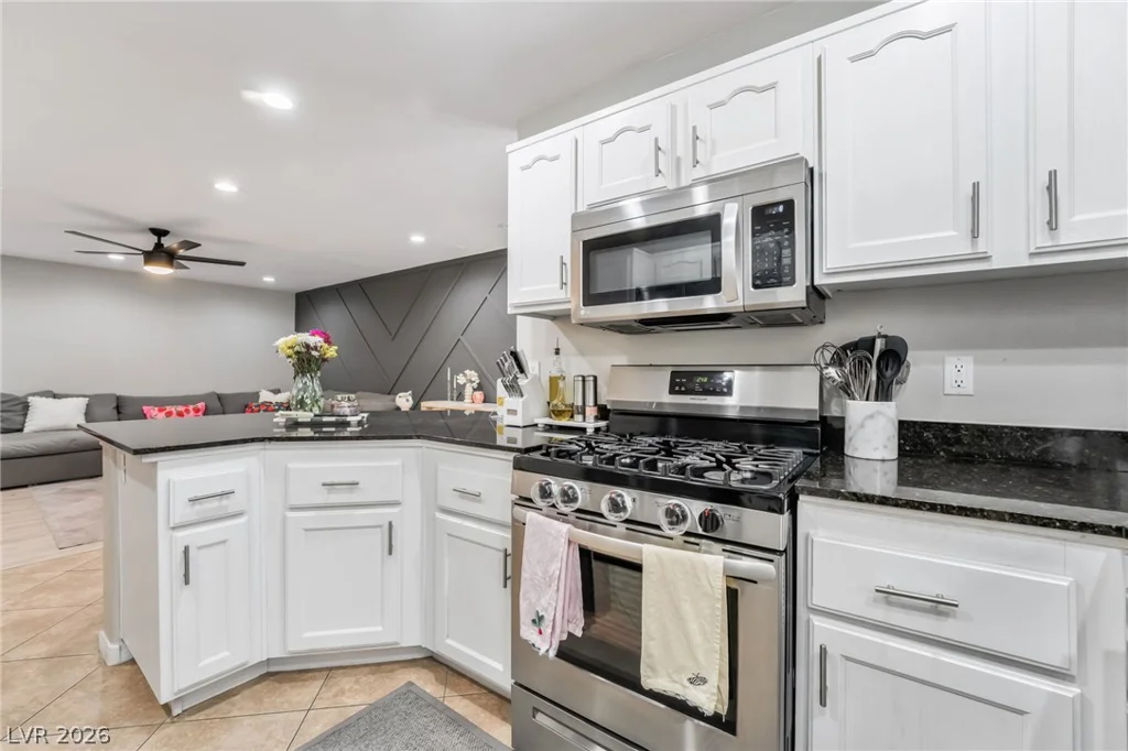 7264 Larix, Las Vegas, NV 89113