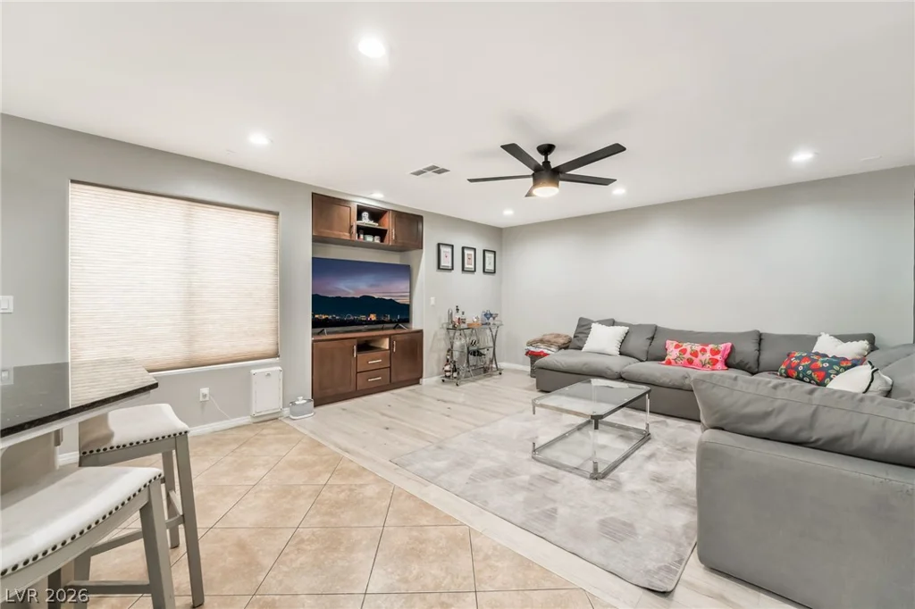 7264 Larix, Las Vegas, NV 89113