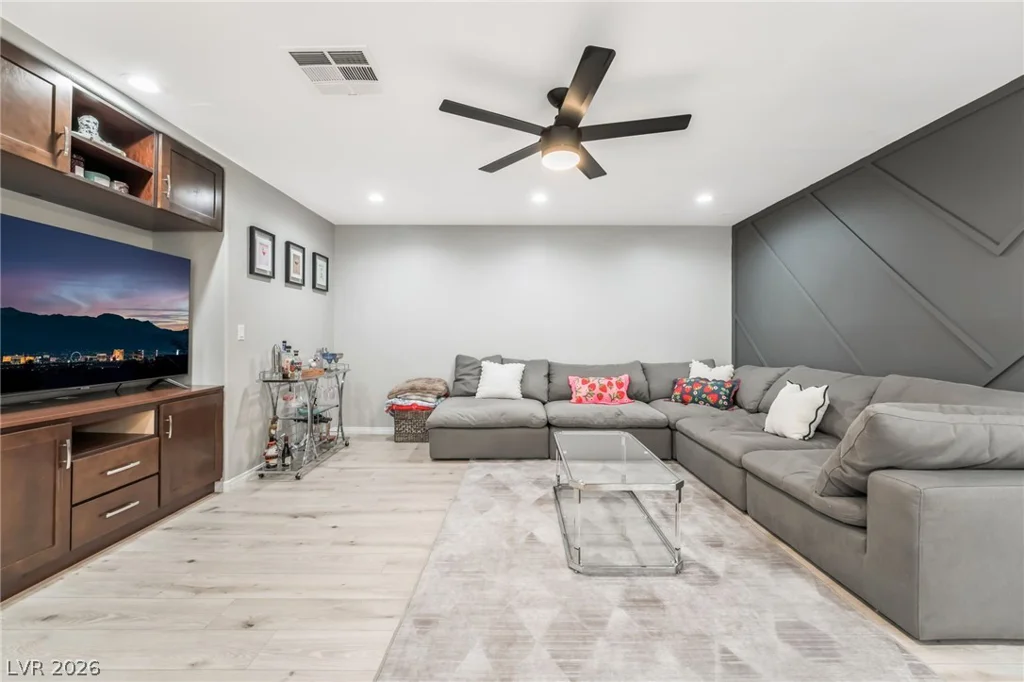 7264 Larix, Las Vegas, NV 89113