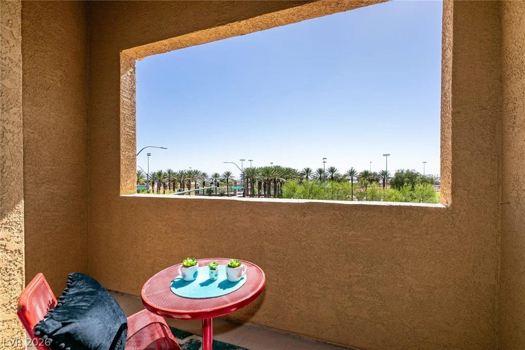 3975 Hualapai, Las Vegas, NV 89129