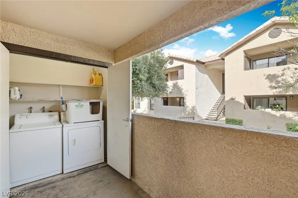 2451 Rainbow, Las Vegas, NV 89108