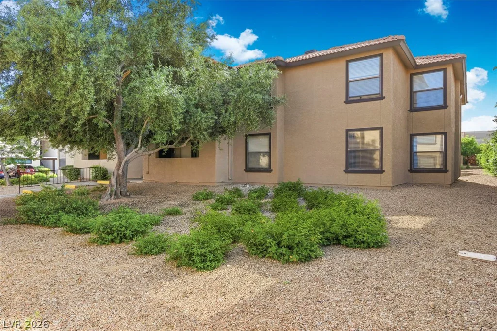 2451 Rainbow, Las Vegas, NV 89108
