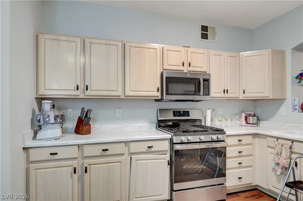 3917 Lazy Pine, Las Vegas, NV 89108