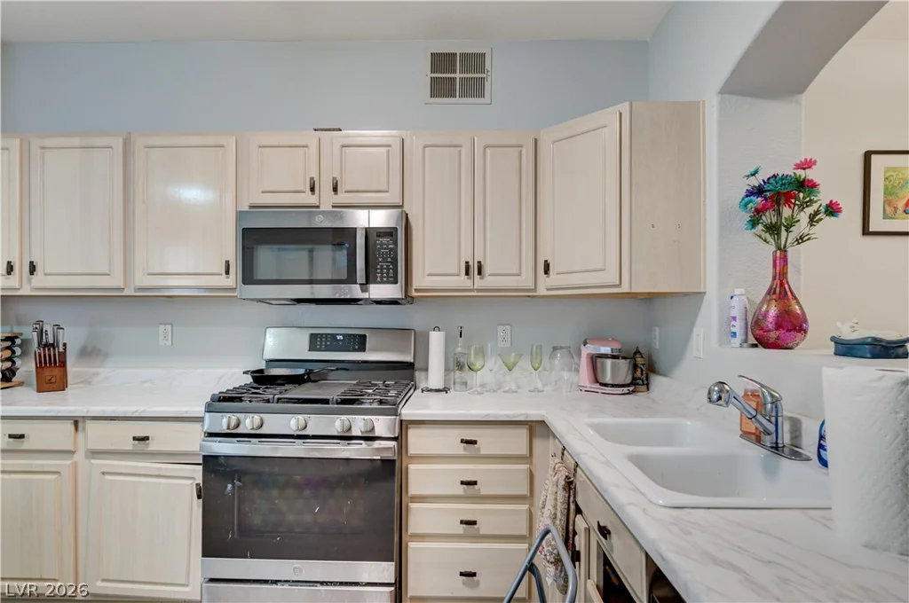 3917 Lazy Pine, Las Vegas, NV 89108