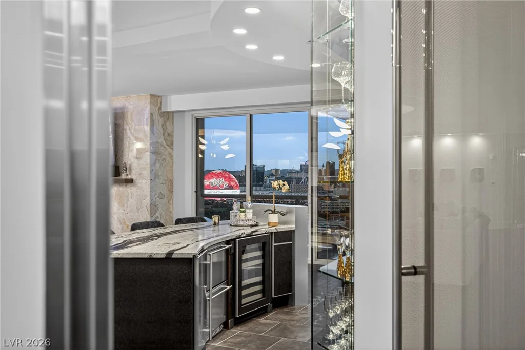2747 Paradise, Las Vegas, NV 89109