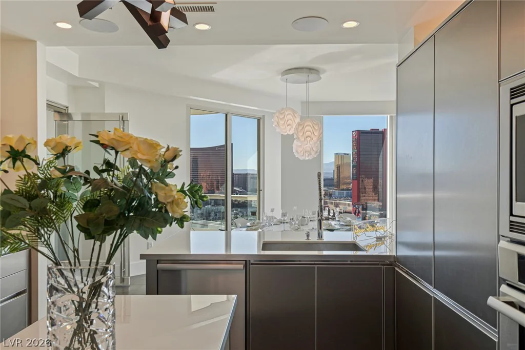 2747 Paradise, Las Vegas, NV 89109