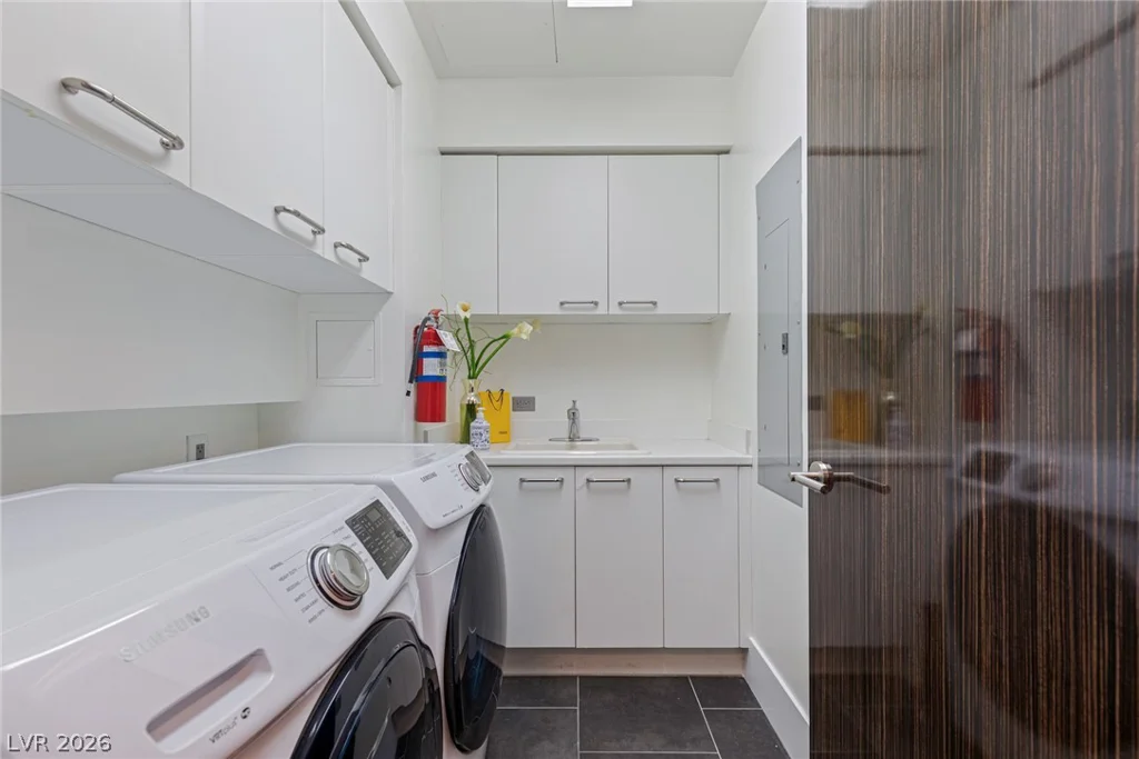 2747 Paradise, Las Vegas, NV 89109