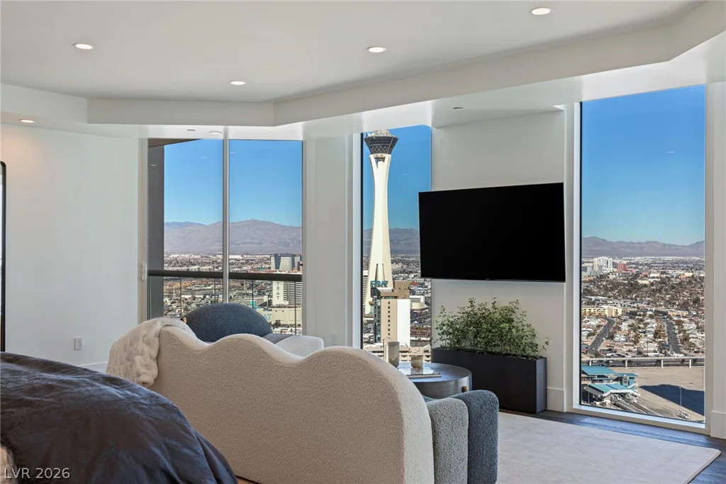 2747 Paradise, Las Vegas, NV 89109