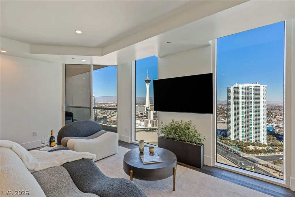 2747 Paradise, Las Vegas, NV 89109