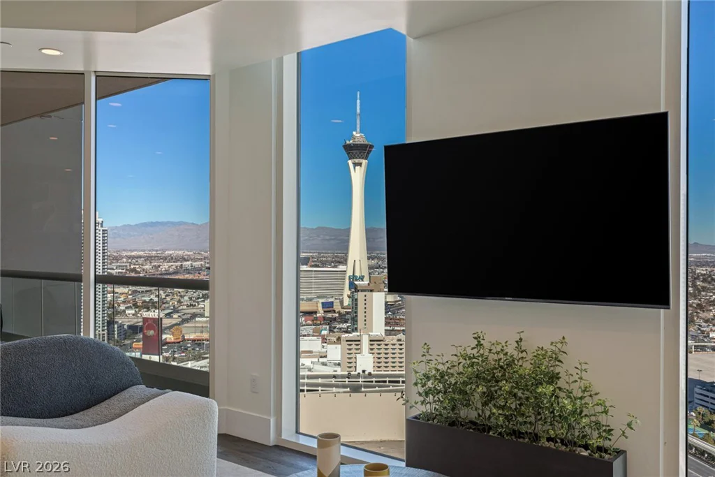 2747 Paradise, Las Vegas, NV 89109