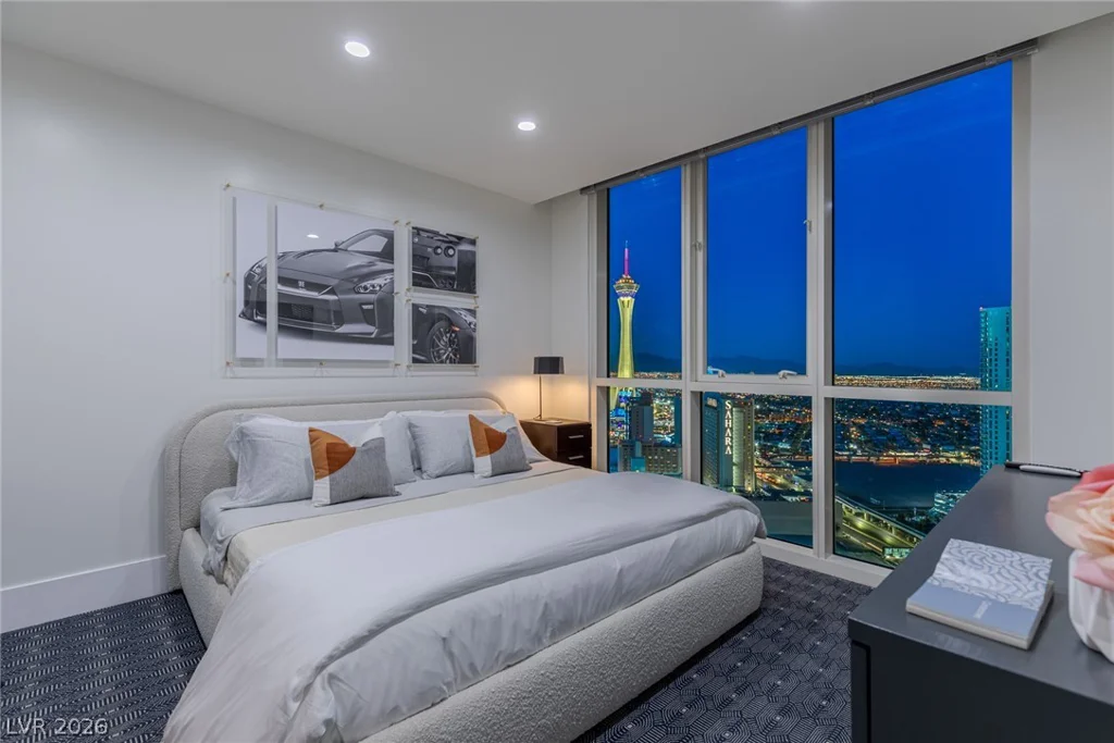 2747 Paradise, Las Vegas, NV 89109