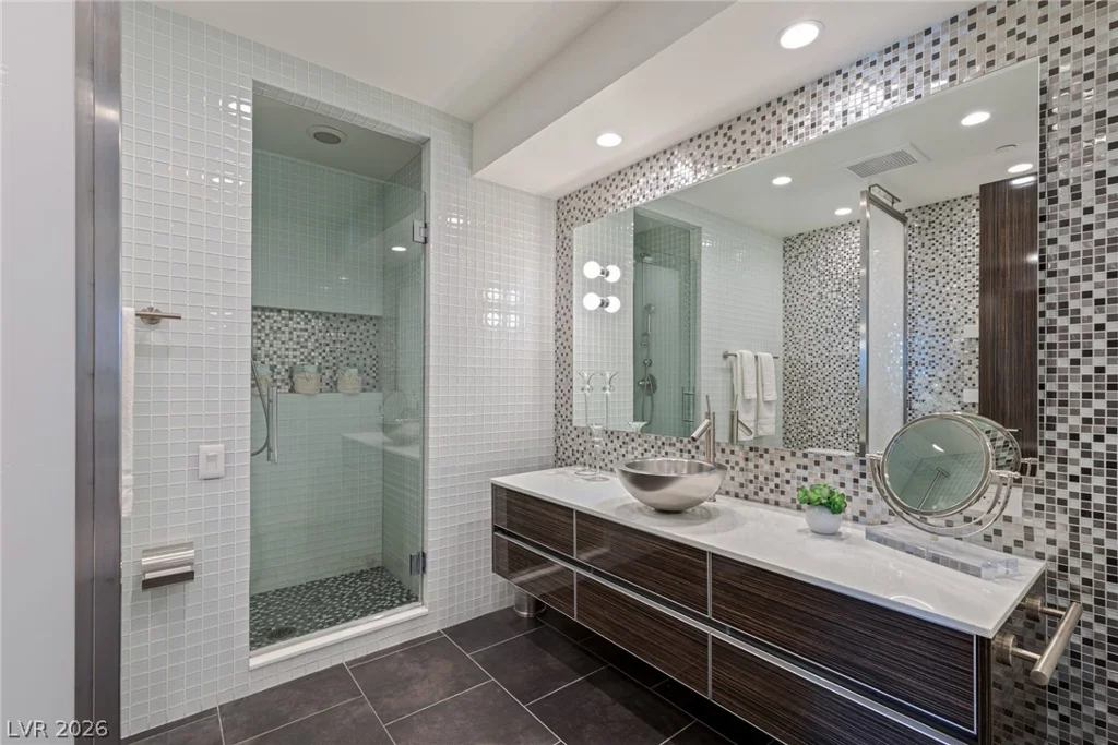 2747 Paradise, Las Vegas, NV 89109