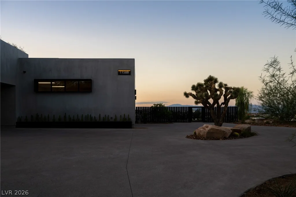 11588 Stardust, Las Vegas, NV 89135