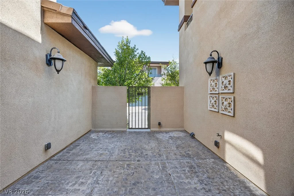 11280 Granite Ridge, Las Vegas, NV 89135