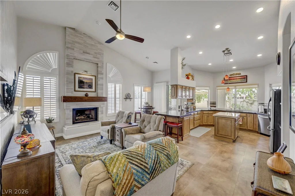 1432 Castle Crest, Las Vegas, NV 89117