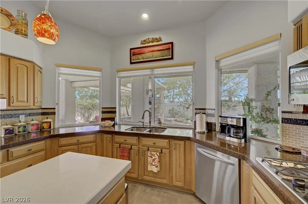1432 Castle Crest, Las Vegas, NV 89117