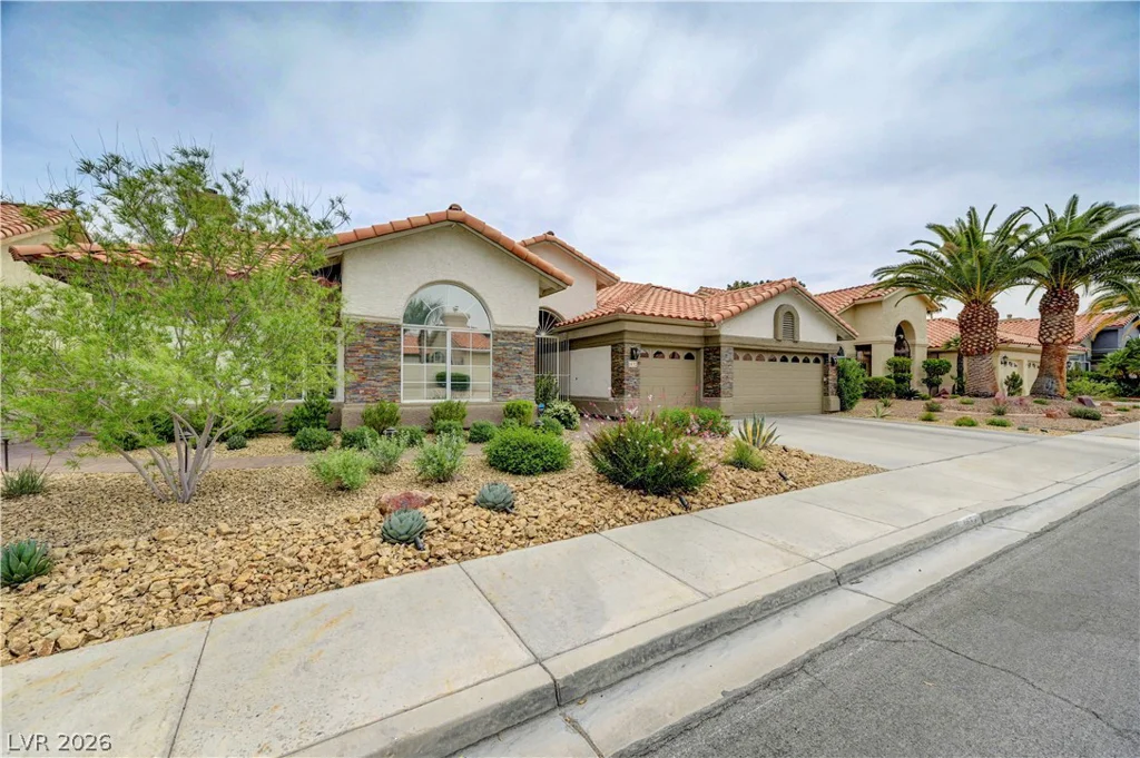 1432 Castle Crest, Las Vegas, NV 89117