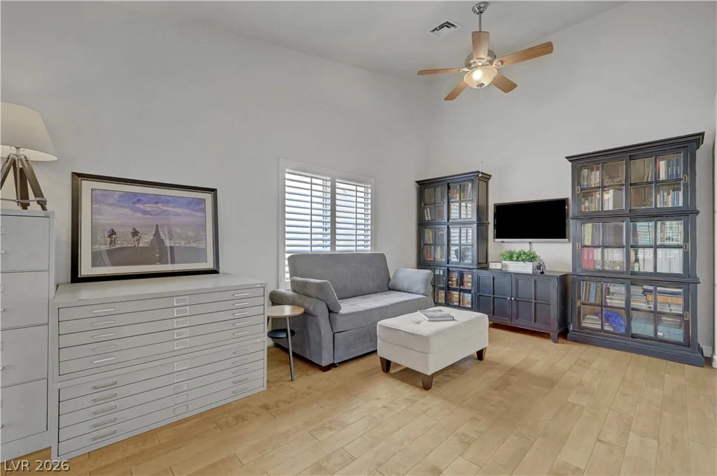 1432 Castle Crest, Las Vegas, NV 89117