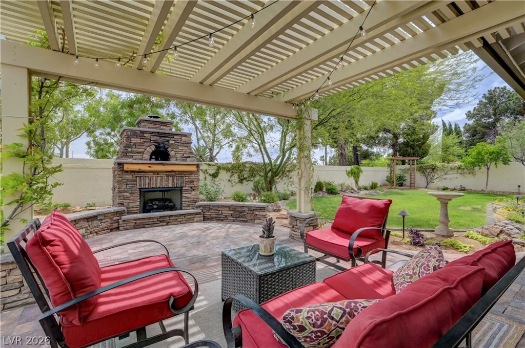 1432 Castle Crest, Las Vegas, NV 89117