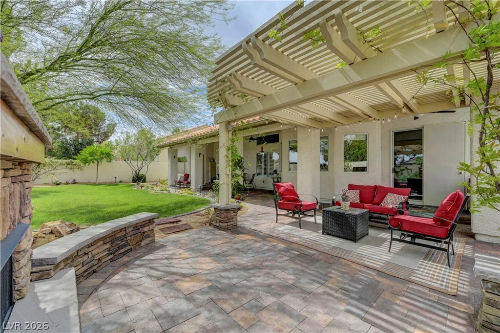 1432 Castle Crest, Las Vegas, NV 89117