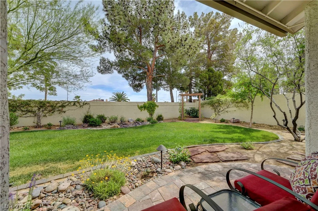 1432 Castle Crest, Las Vegas, NV 89117