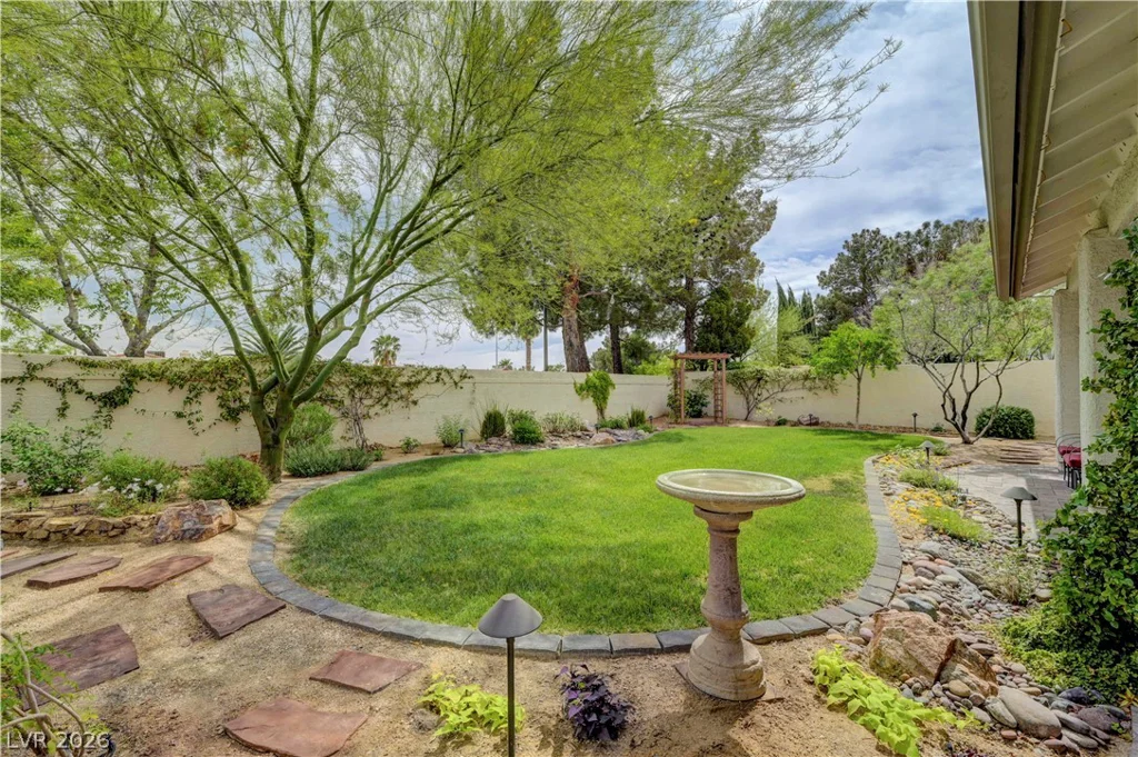 1432 Castle Crest, Las Vegas, NV 89117