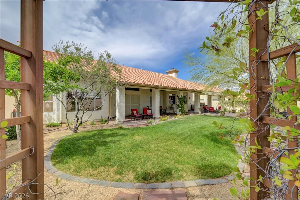 1432 Castle Crest, Las Vegas, NV 89117