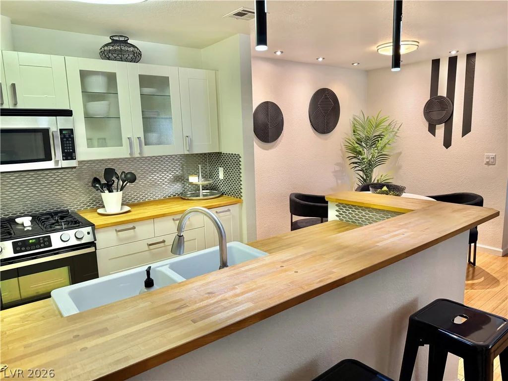 2200 Fort Apache, Las Vegas, NV 89117