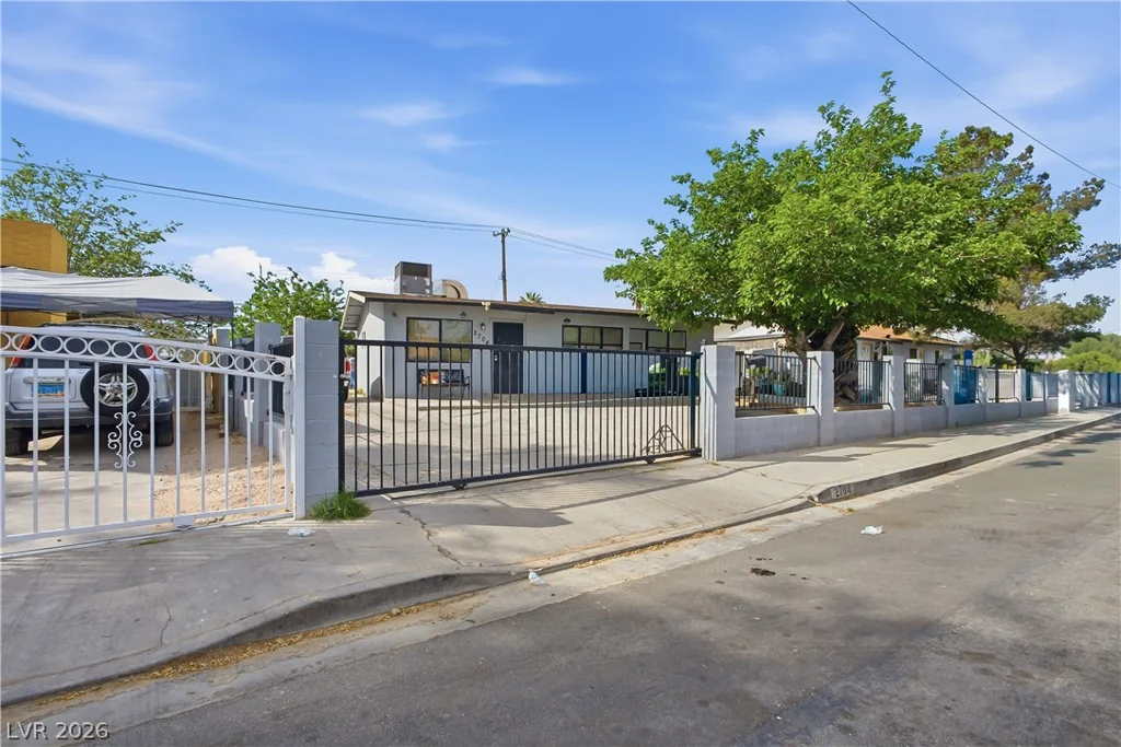 2704 Brady, Las Vegas, NV 89101