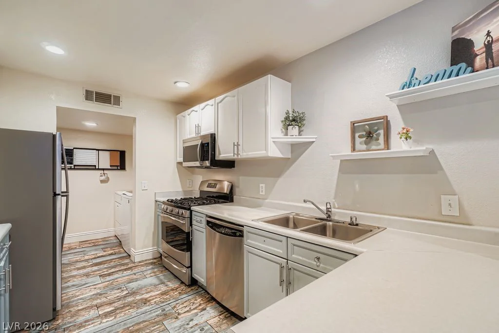 7605 Almeria, Las Vegas, NV 89128