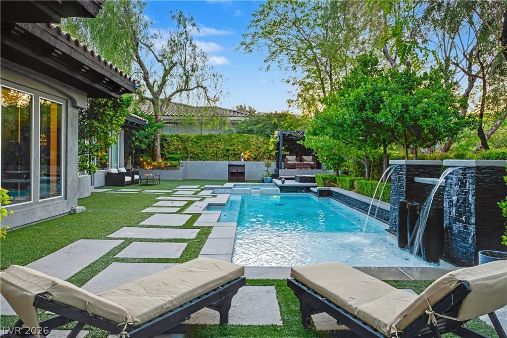 24 Panorama Crest, Las Vegas, NV 89135