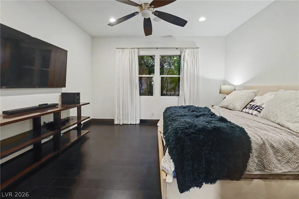 24 Panorama Crest, Las Vegas, NV 89135